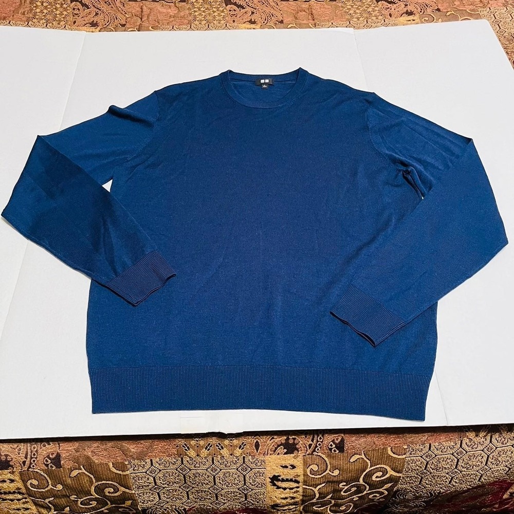 Uniqlo 100% Wool sweater men's large blue‎ long sleeve Very soft  *FLAWED